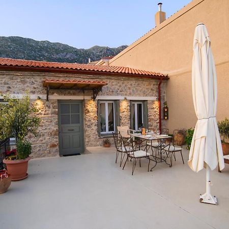 Guesthouse Simou With View 3 Bedrooms Arachova Exteriör bild